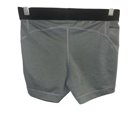 ✨Nike Pro 5" Compression Grey Sz Medium Shorts✨ - Picture 6 of 11